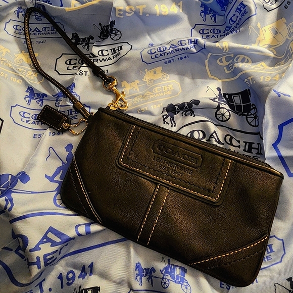 Coach Handbags - Coach Classic Leather Wristlet